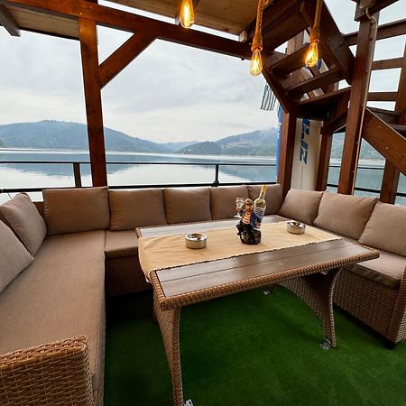 Casa pe lac Holiday Bicaz Exterior foto