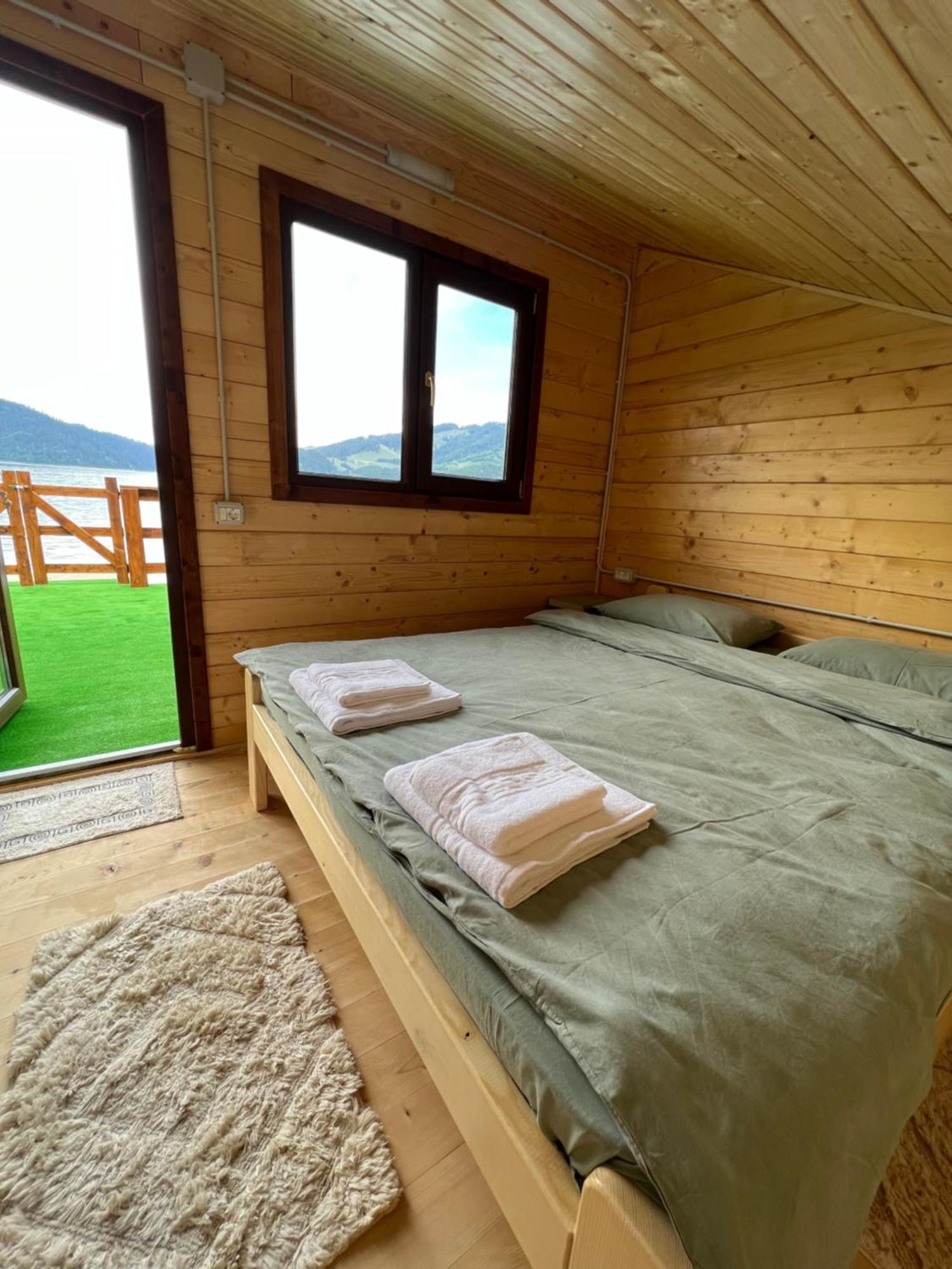 Casa pe lac Holiday Bicaz Exterior foto