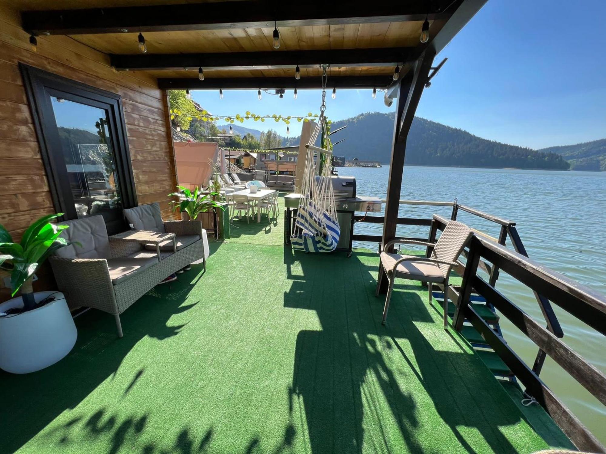 Casa pe lac Holiday Bicaz Exterior foto