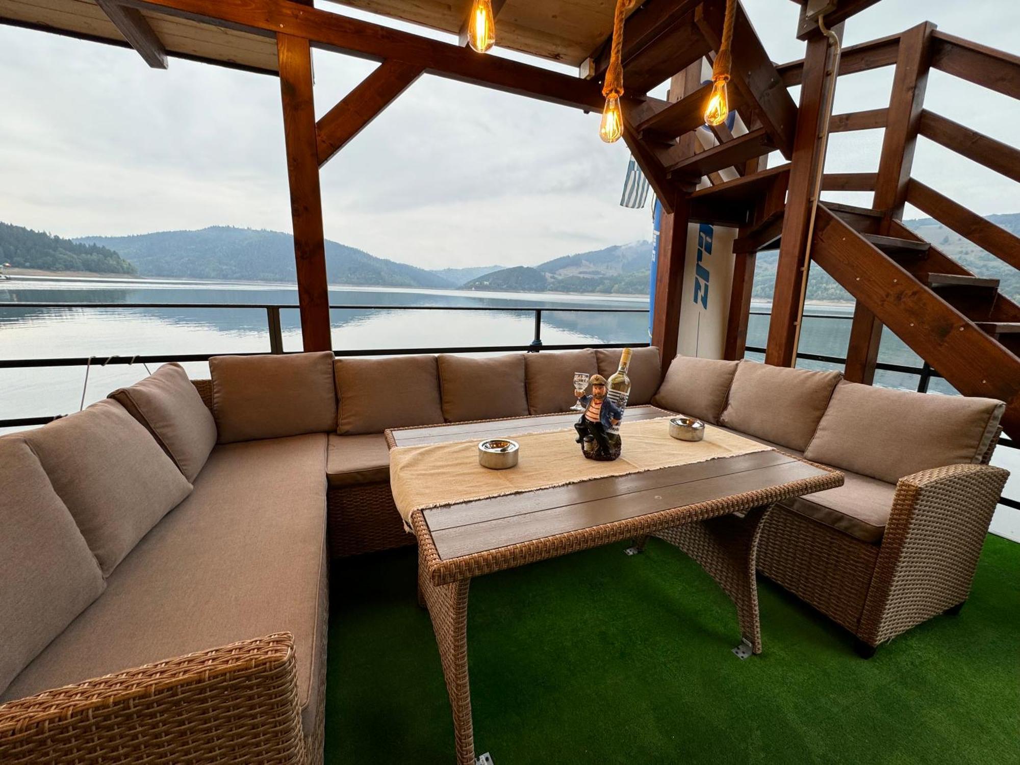 Casa pe lac Holiday Bicaz Exterior foto