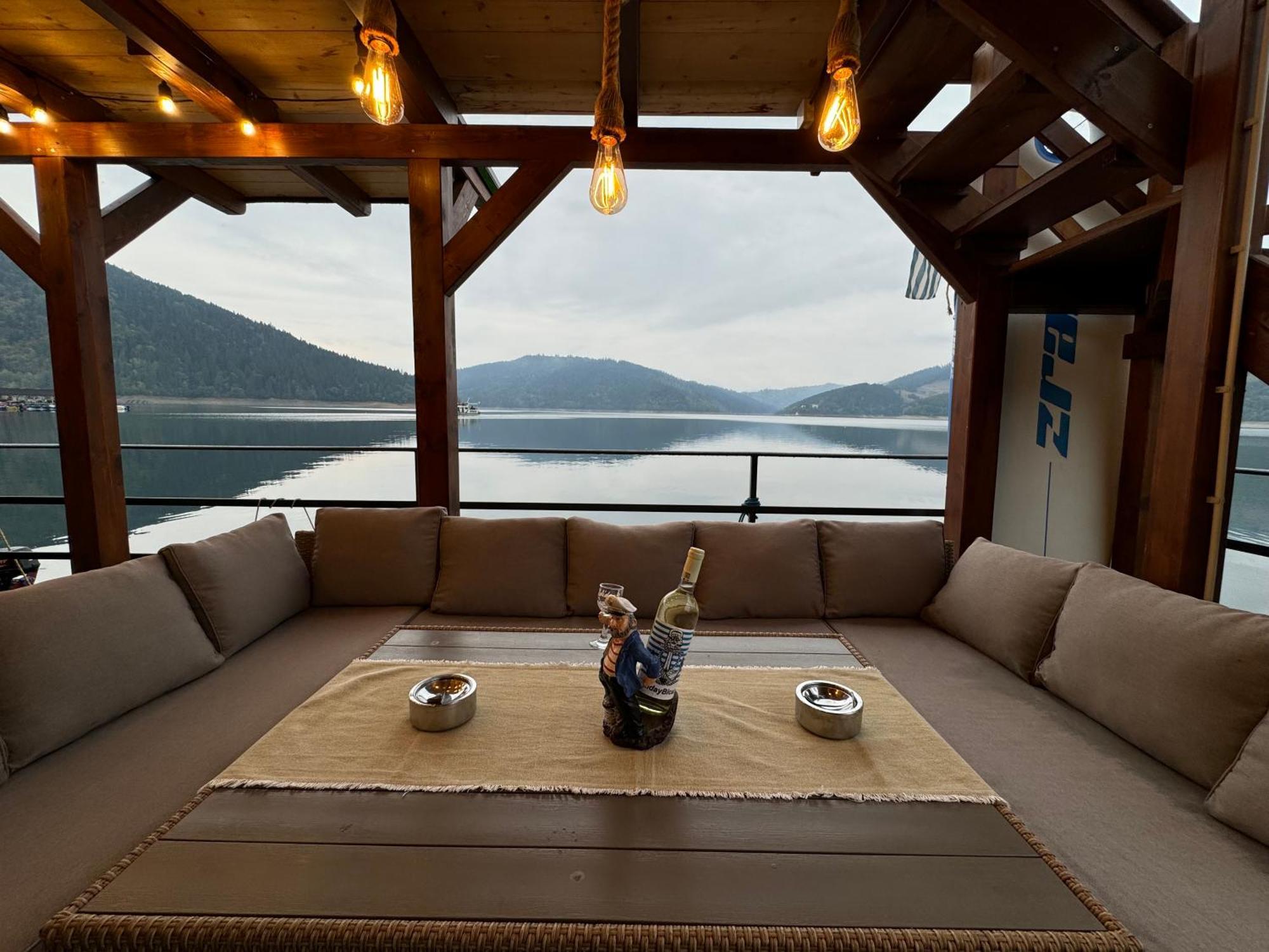 Casa pe lac Holiday Bicaz Exterior foto
